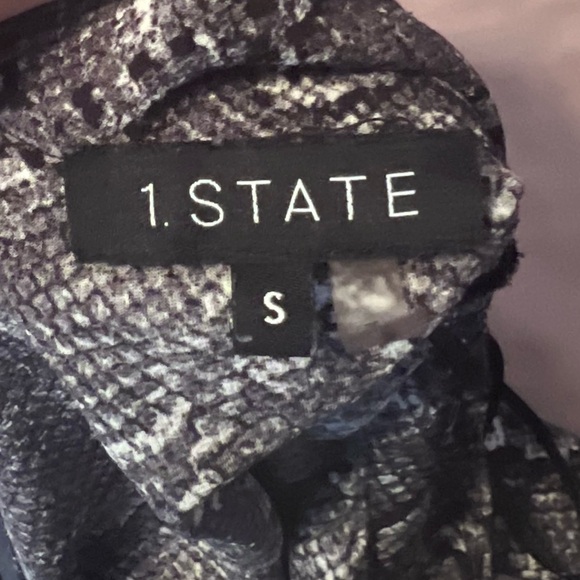 1 State Women's Flutter Sleeve Printed Mock Neck Jumpsuit In Grey Snake Print - Picture 2 of 4